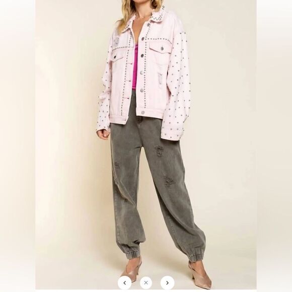 POL DISTRESSED AND STUDDED JEAN JACKET IN PINK - Picture 3 of 14